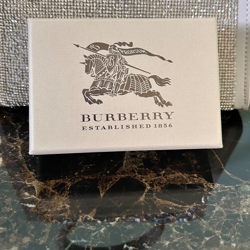 Sale! Burberry Beauty Box.